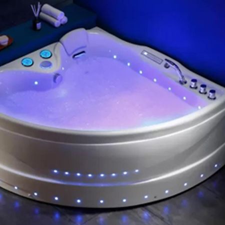 Love Room- Spa- Escale Amoureuse Puygaillard-de-Quercy Экстерьер фото