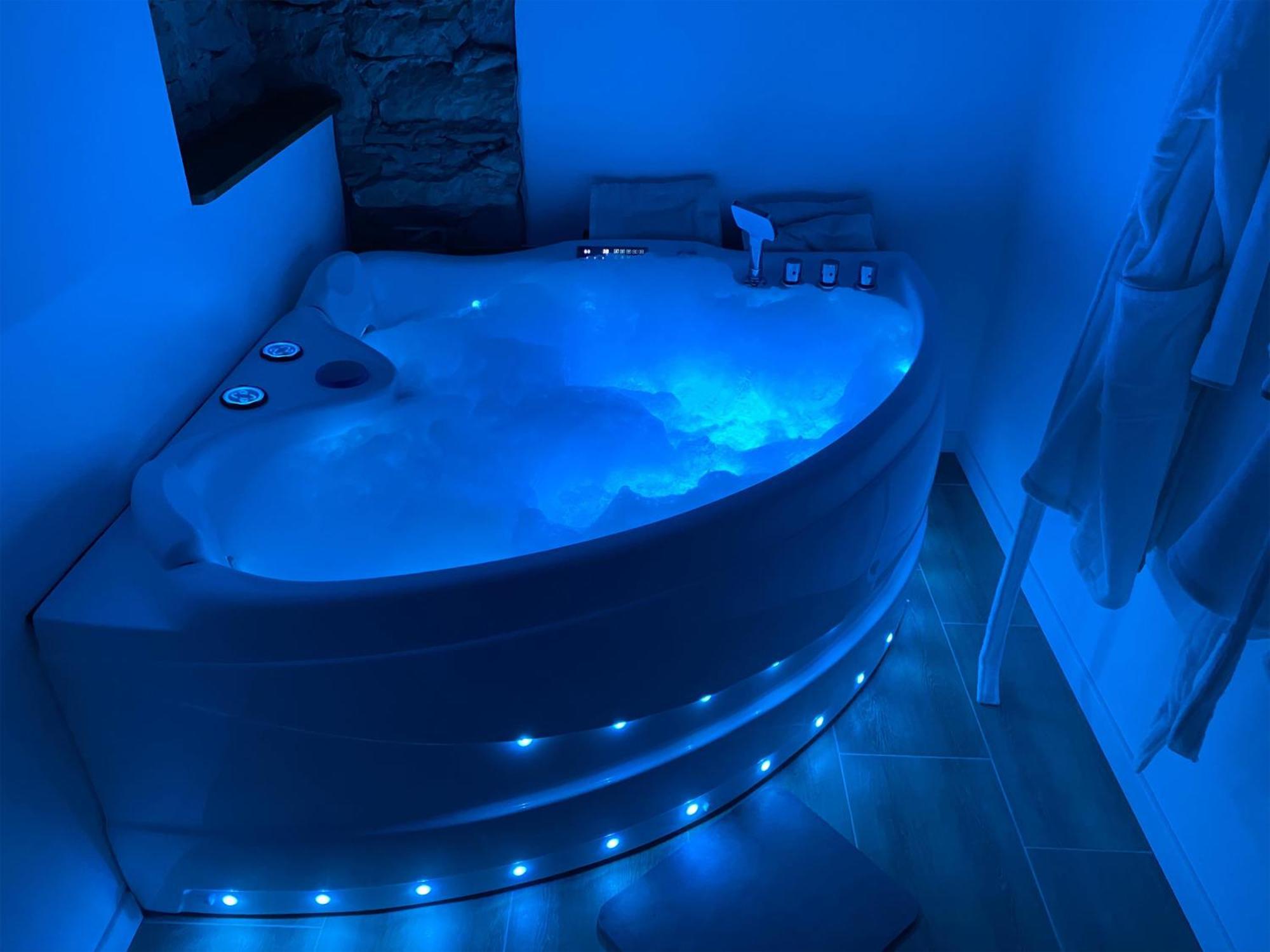 Love Room- Spa- Escale Amoureuse Puygaillard-de-Quercy Экстерьер фото